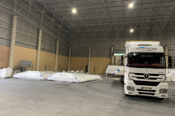 Eskişehir den Abd kentucky ye teslim edilmek üzere Derince Safiport limanına 5 metre çapındaki çelik makina teslim edilmiştir